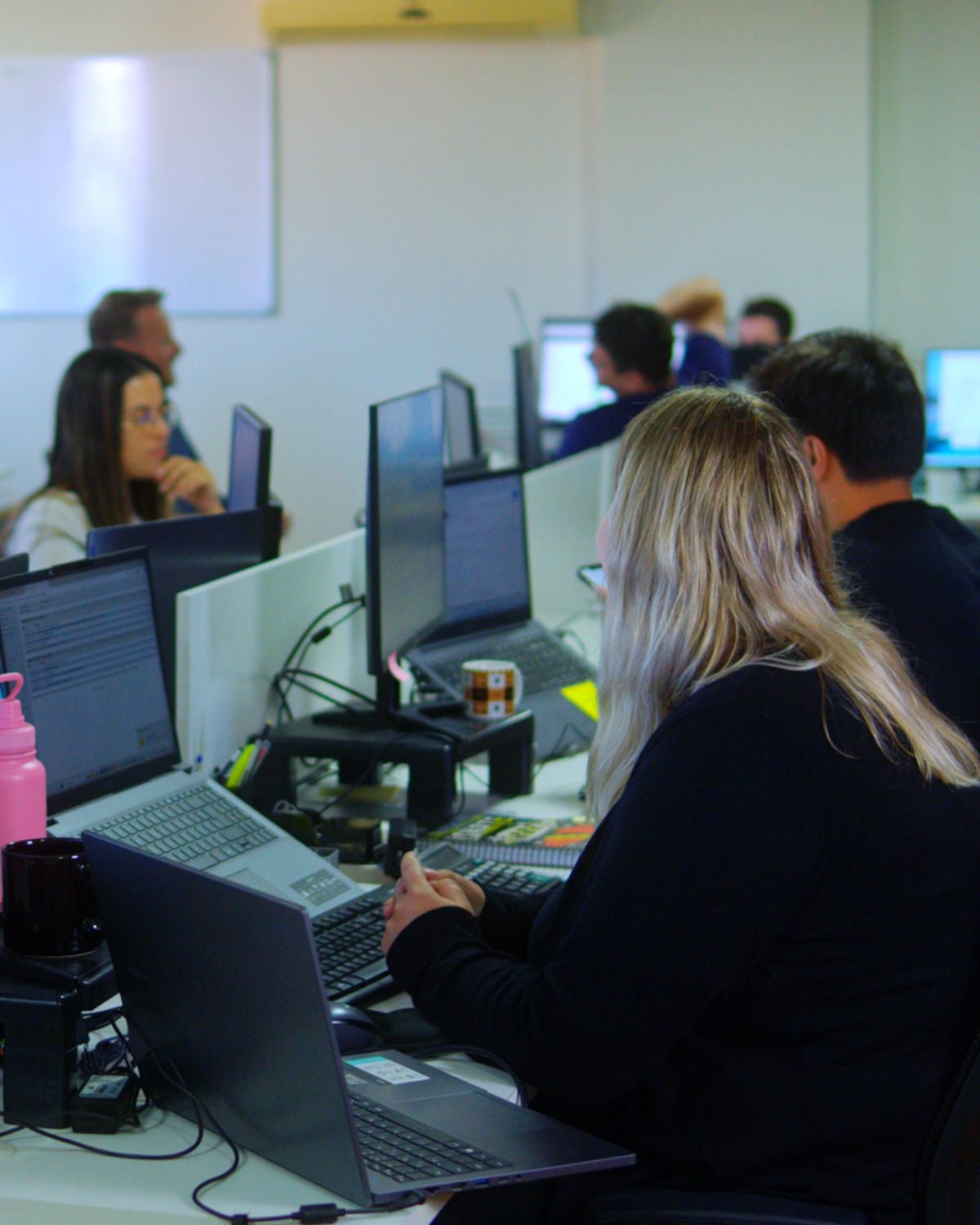 Consultores da Munick Soluções Empresariais em reunião estratégica com cliente